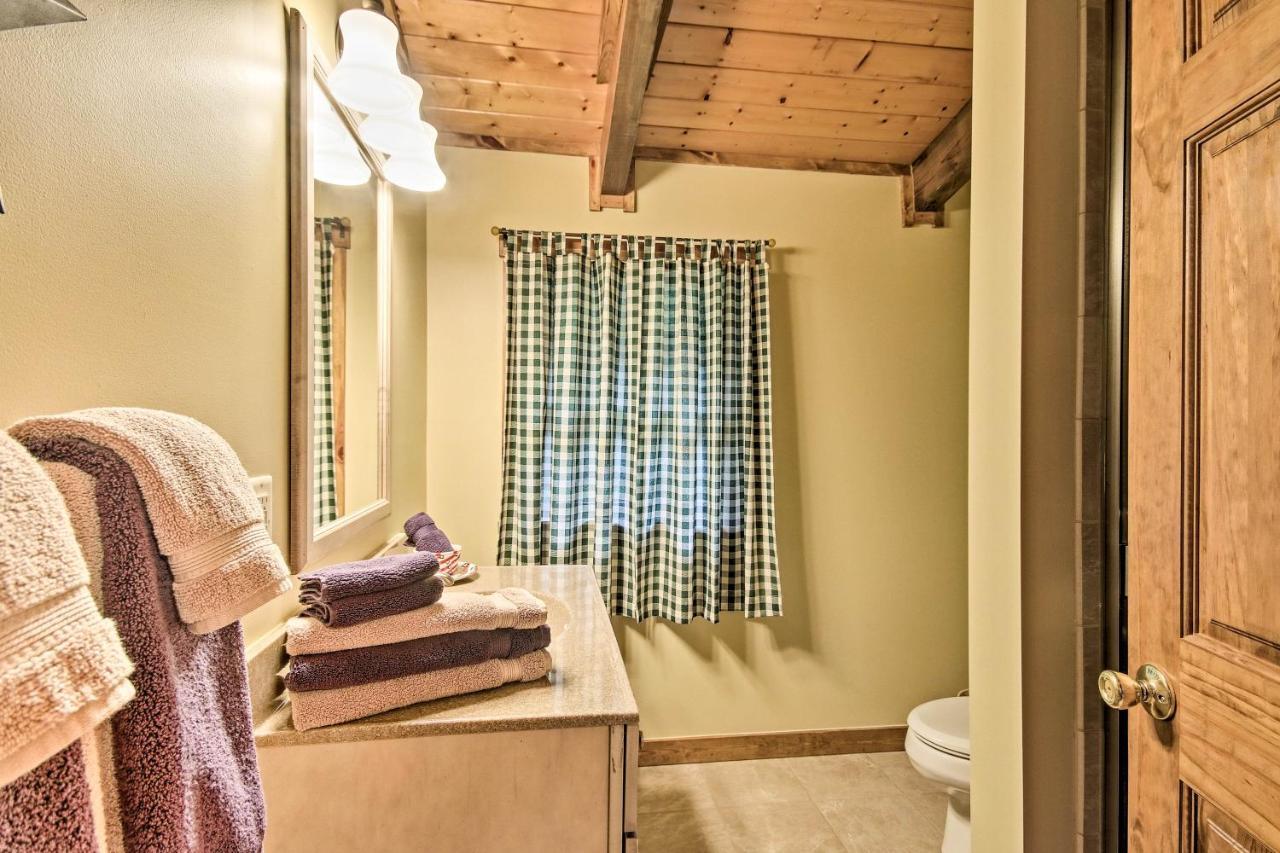 Creekside Berkeley Springs Cabin On 35 Acres! エクステリア 写真