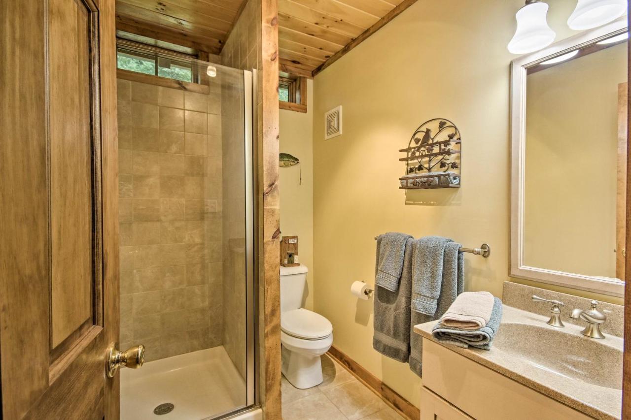 Creekside Berkeley Springs Cabin On 35 Acres! エクステリア 写真